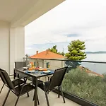 Seahouse H.a.w.k. Апартаменты Писак