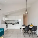 Seahouse H.a.w.k. Апартаменты Писак
